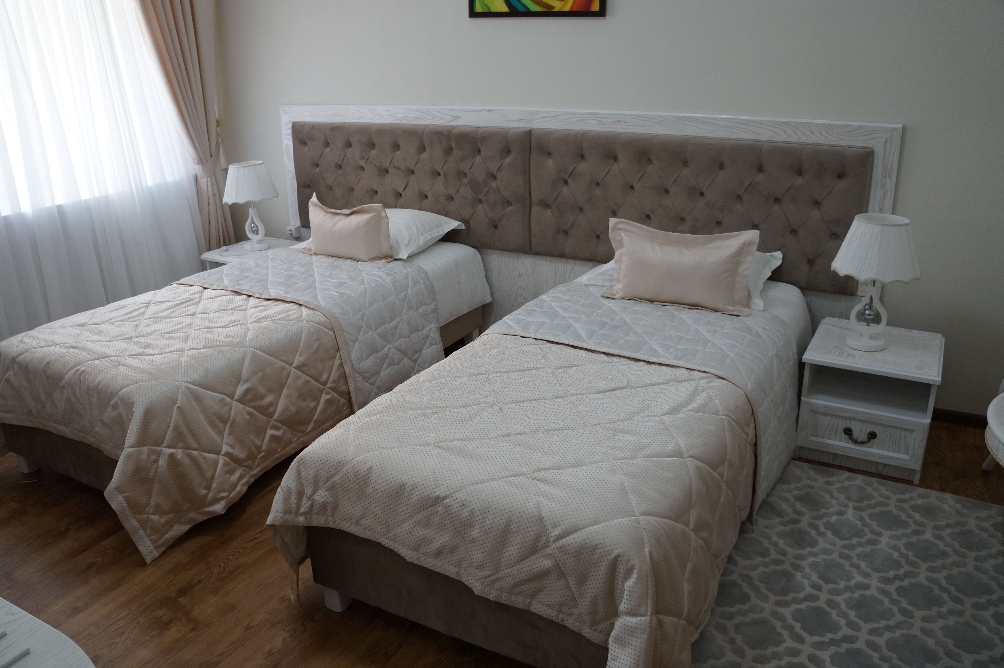 Habitación estándar con 2 camas individuales | Minibar, escritorio, sistema de insonorización