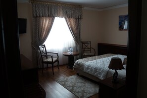 Habitación estándar doble | Minibar, escritorio, sistema de insonorización