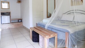 Egyptian cotton sheets, premium bedding, in-room safe, soundproofing - villa Osumare (Flic-en-Flac)