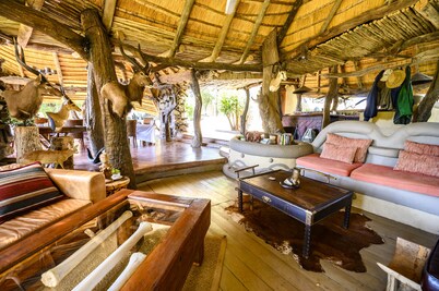 Toro River Lodges Big 5 Exclusive Safari