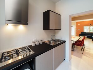 Vila, 3 quartos | Cozinha privada | Geladeira grande, micro-ondas, fogão, cooktop