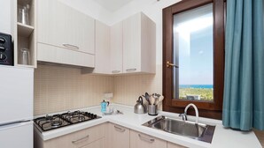 House, 2 Bedrooms | Private kitchen | Full-size fridge, oven, stovetop, electric kettle - Cala Sol - Lavanda (Modica)