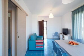 Ferienhaus, 2 Schlafzimmer | Wohnbereich | Fernseher