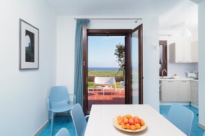 House, 2 Bedrooms | In-room dining
