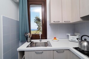 Ferienhaus, 2 Schlafzimmer | Eigene Küche | Großer Kühlschrank, Herdplatte, Wasserkocher, Toaster