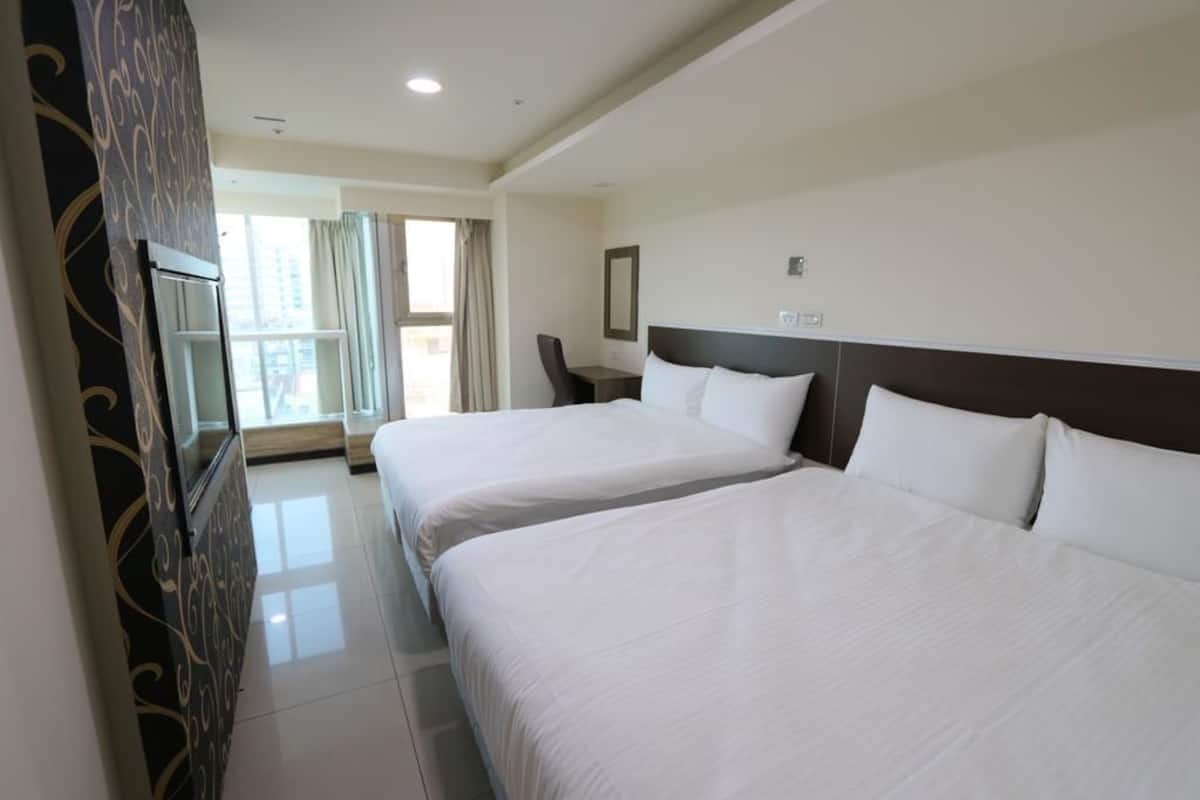 Family Quadruple Room | Desk, free WiFi