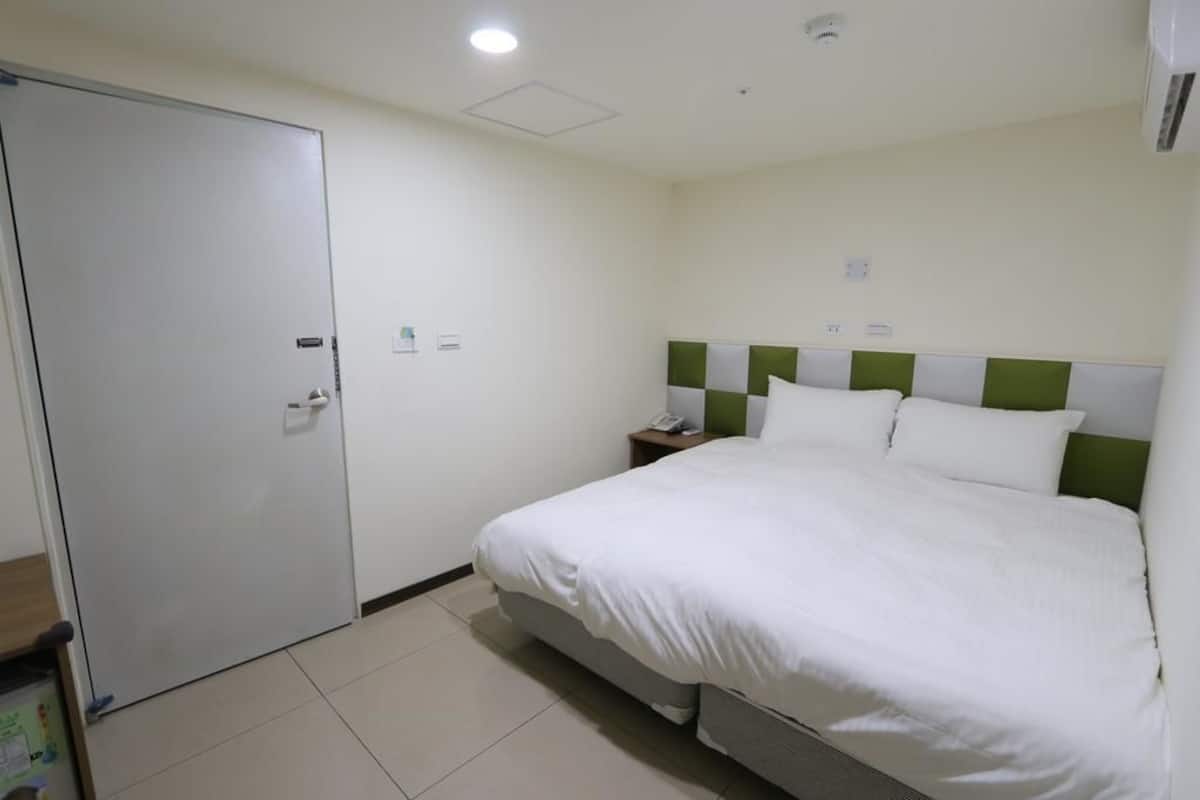 Standard Double Room | Desk, free WiFi