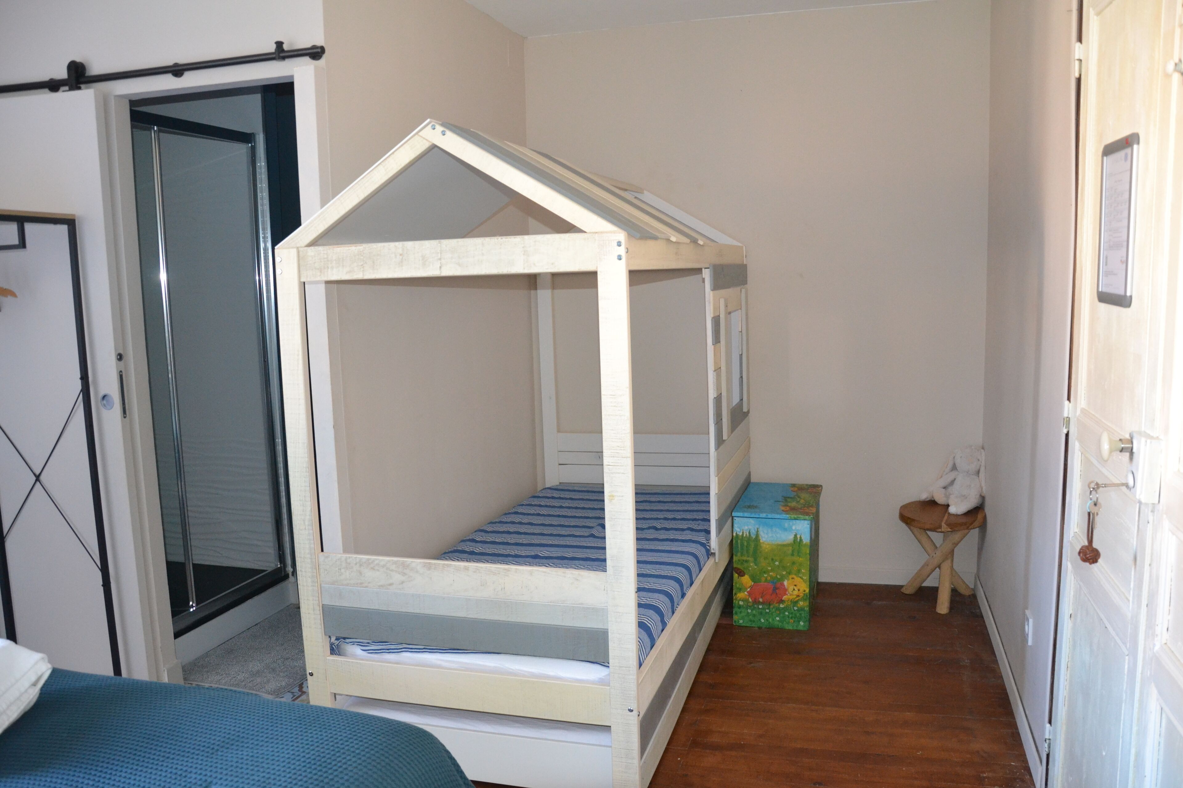 Chambre Familiale (La Mesange) | Literie de qualité supérieure, matelas mémoire de forme, Wi-Fi gratuit