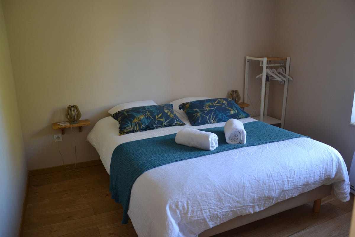 Comfort-rum - 1 queensize-sÀng (Le Colibri) | SÀngtillbehör av högsta kvalitet, memory foam-madrasser och gratis wi-fi