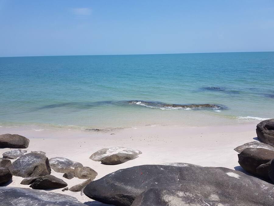 In Strandnähe, weißer Sandstrand