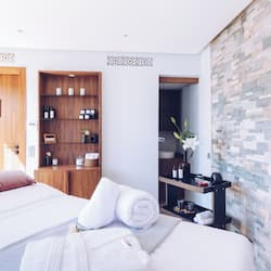 Salas para tratamentos a dois, banheira de hidromassagem, sauna a vapor