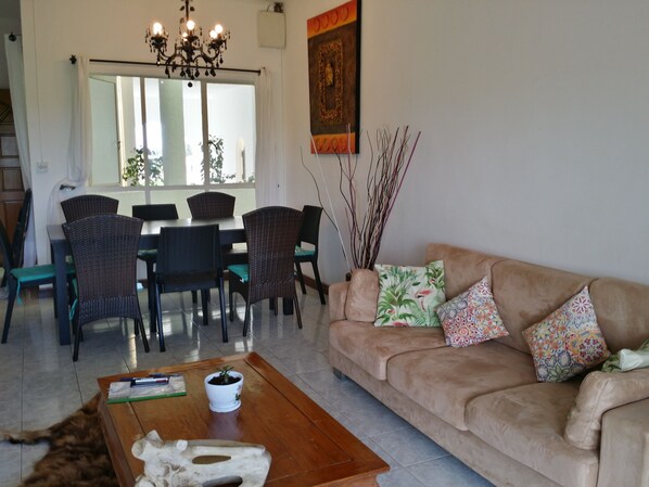 Apartment, 3 Bedrooms | Living room