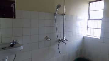 Twin Room | Bathroom