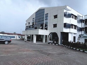 Front of property - Damgrete Royal Hotel (Umuahia)