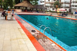 Outdoor pool - Damgrete Royal Hotel (Umuahia)