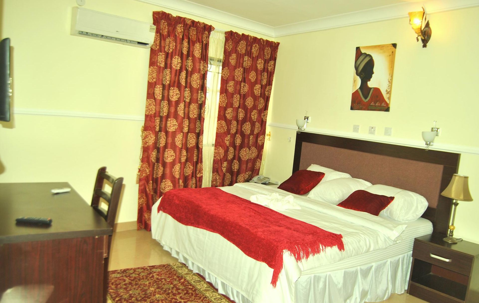 Executive Room | In-room safe, desk, laptop workspace, iron/ironing board