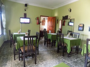 Breakfast, lunch, dinner served; local and international cuisine  - Cielo Country Inn (Ishaka)