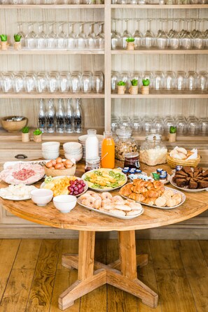 Free daily continental breakfast
