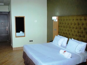 Classic Room | Individually decorated, desk, laptop workspace, free WiFi - Oaklands Hotel Enugu (Enugu)