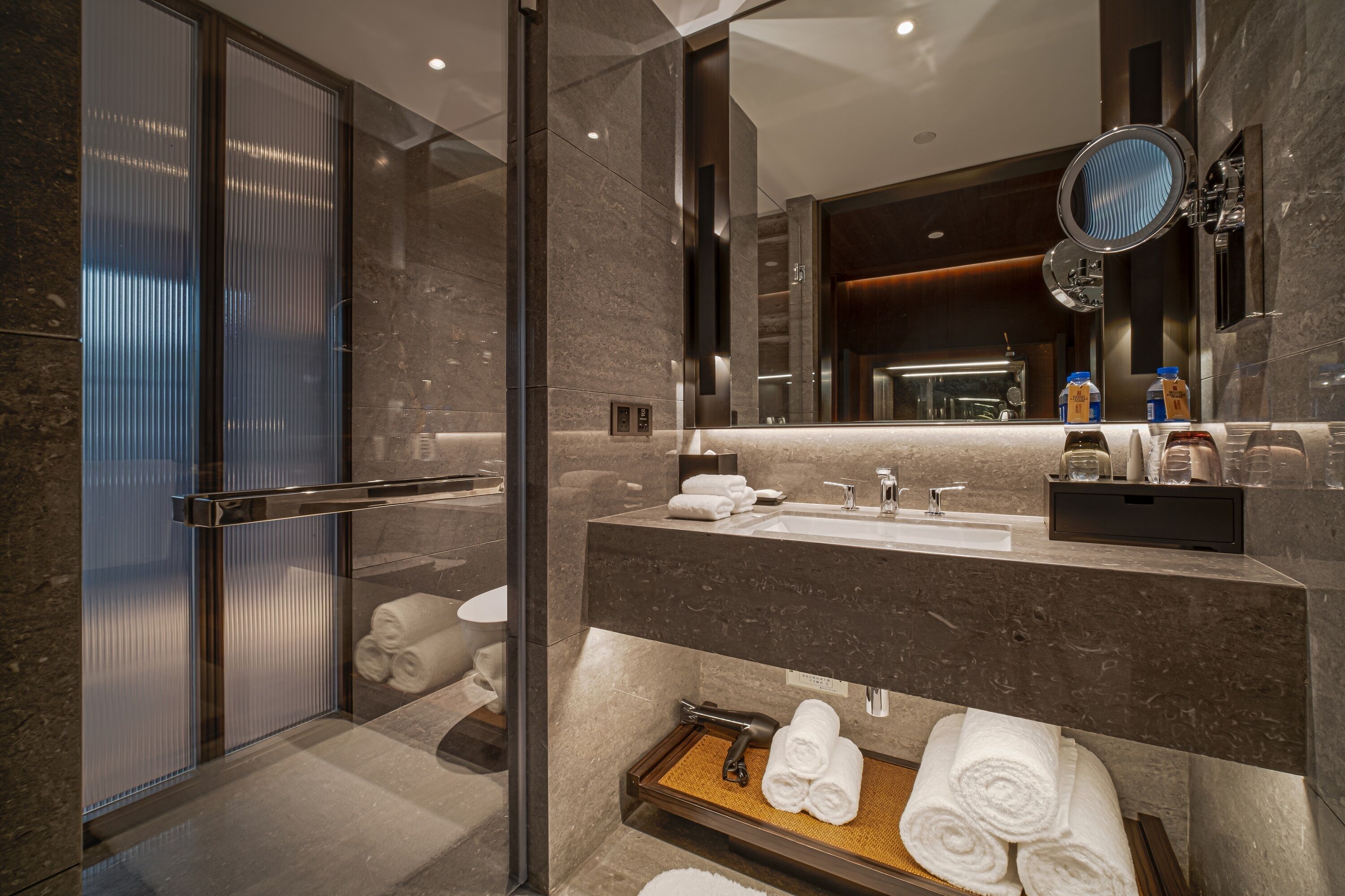 Cabezal de ducha tipo lluvia, artículos de tocador de diseñador