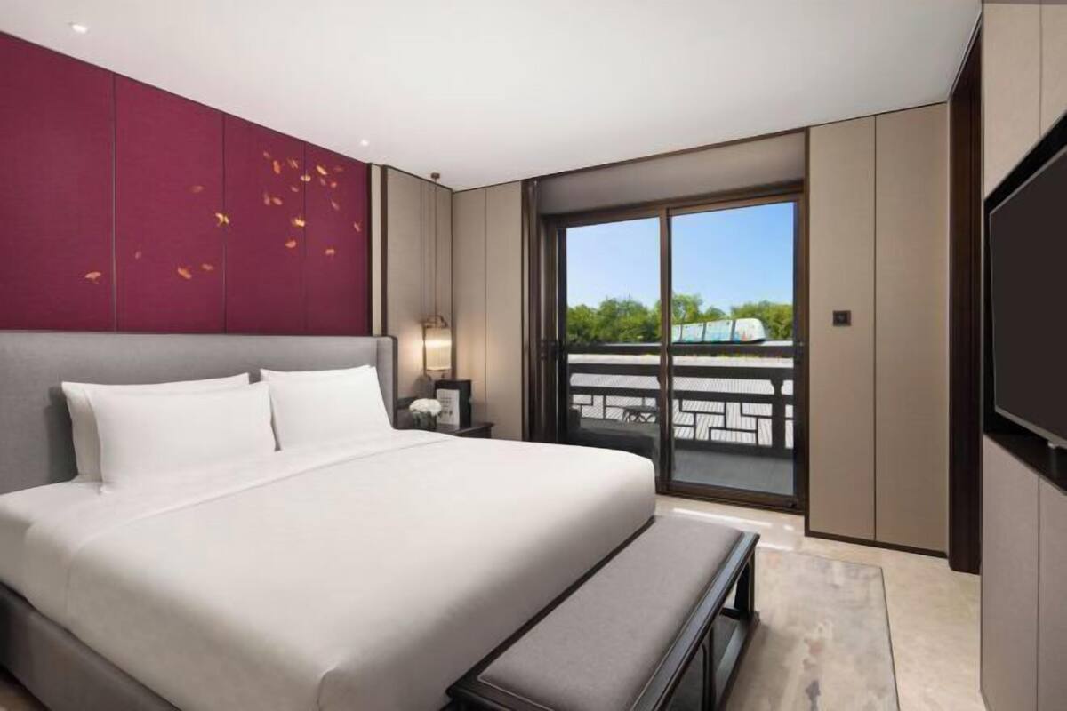 Ropa de cama de alta calidad, edredón, camas con pillow-top y minibar 