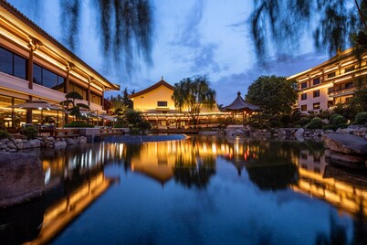 HUALUXE Hotels and Resorts Xi'an Tanghua, an IHG hotel