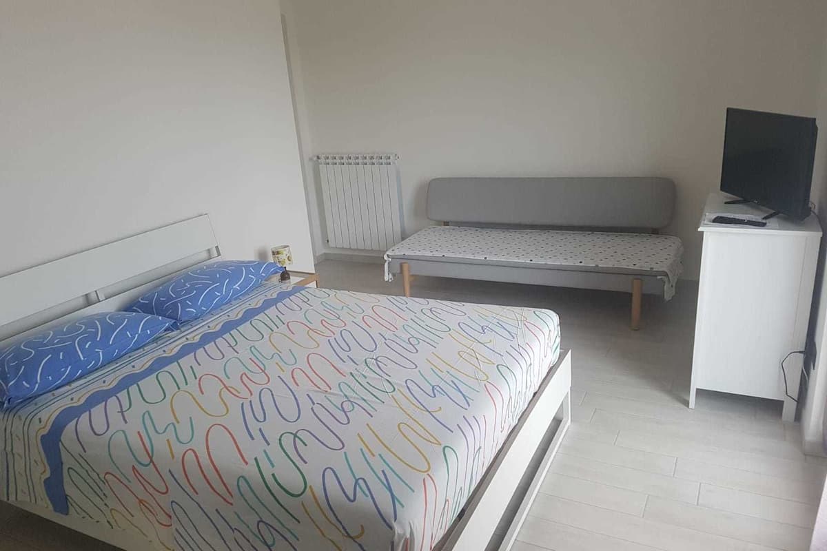 Camera doppia, balcone (2 Adults + 1 Child) | Postazione laptop, Wi-Fi gratuito, lenzuola