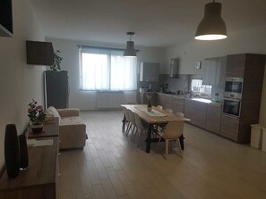 Herdplatte, Kochgeschirr/Geschirr/Besteck