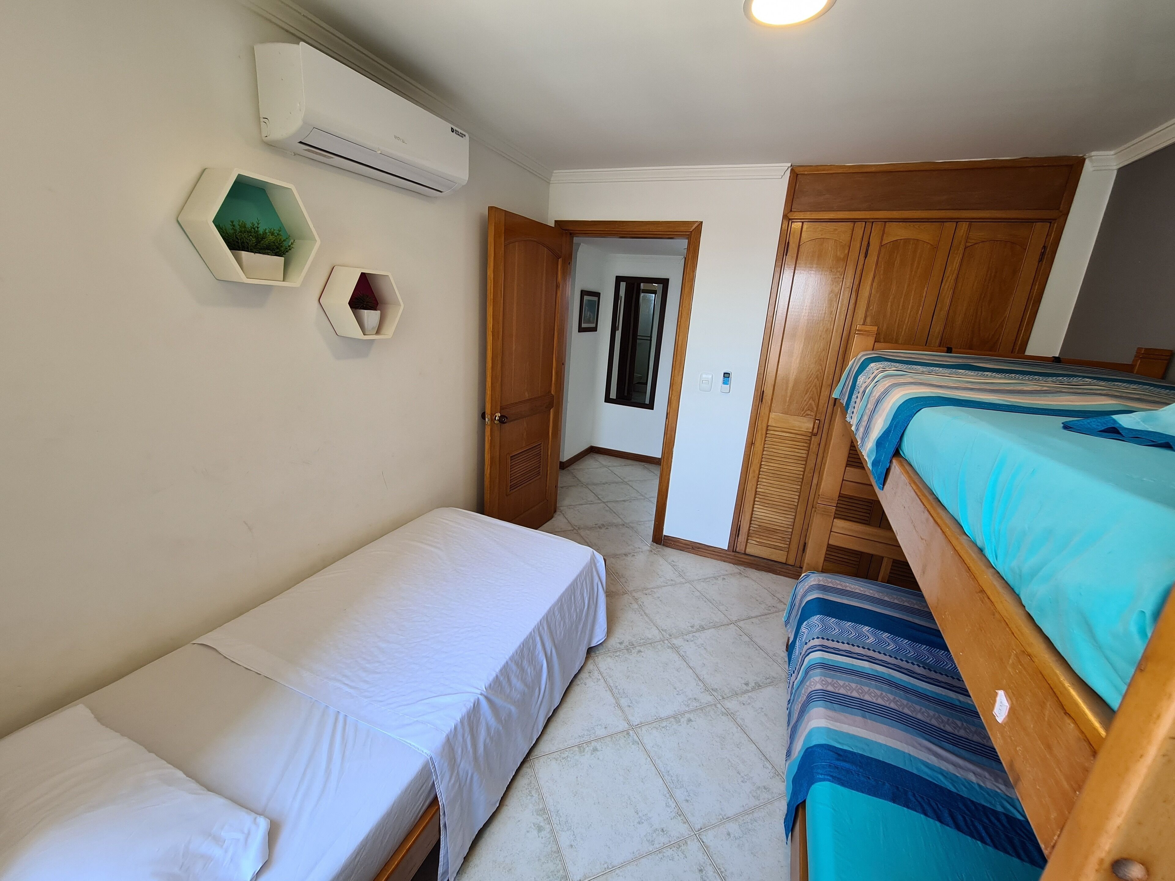 2 室のベッドルーム、WiFi