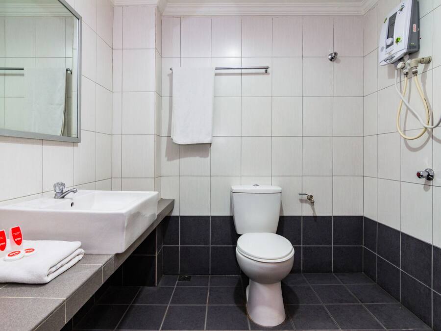 Tomannsrom – standard | Bad | Dusj, regndusjhode, toalettartikler (inkludert) og tøfler