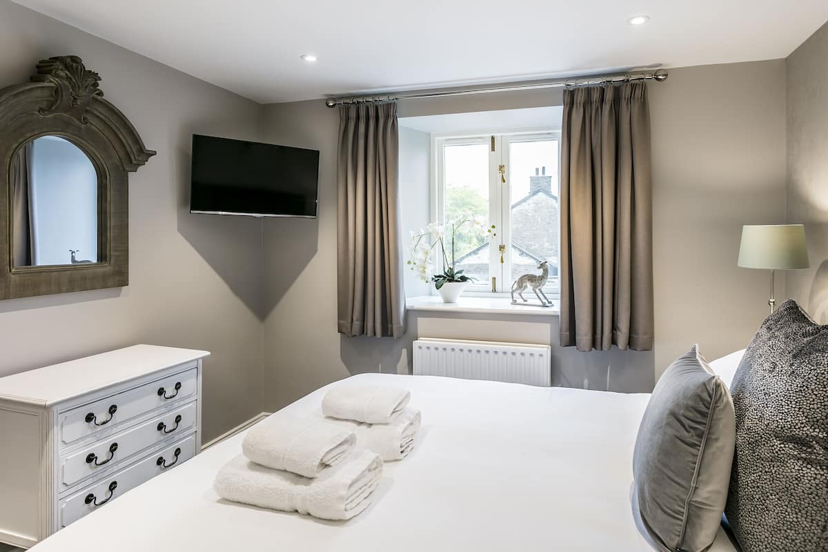 luxury double room, ensuite (lodge 6 - helvellyn)