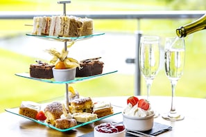 Food and drink - The Lodge Rooms @ Carus Green (Kendal)