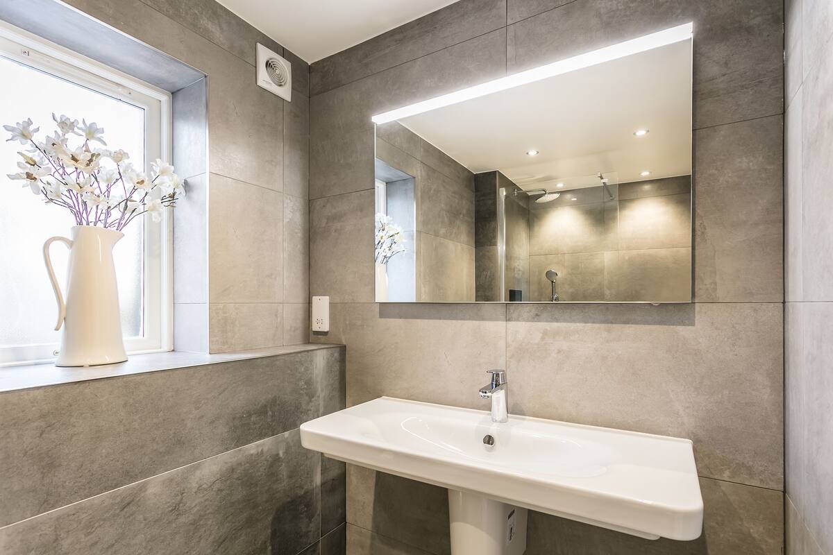 luxury double room, ensuite (lodge 5 - rydal) | bathroom