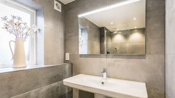 Luxury Double Room, Ensuite (Lodge 5 - Rydal) | Bathroom