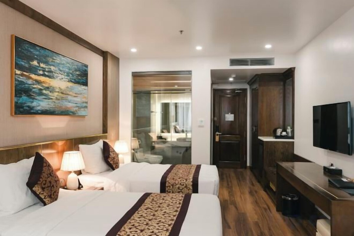 Minibar, két bảo mật tại phòng, bàn 