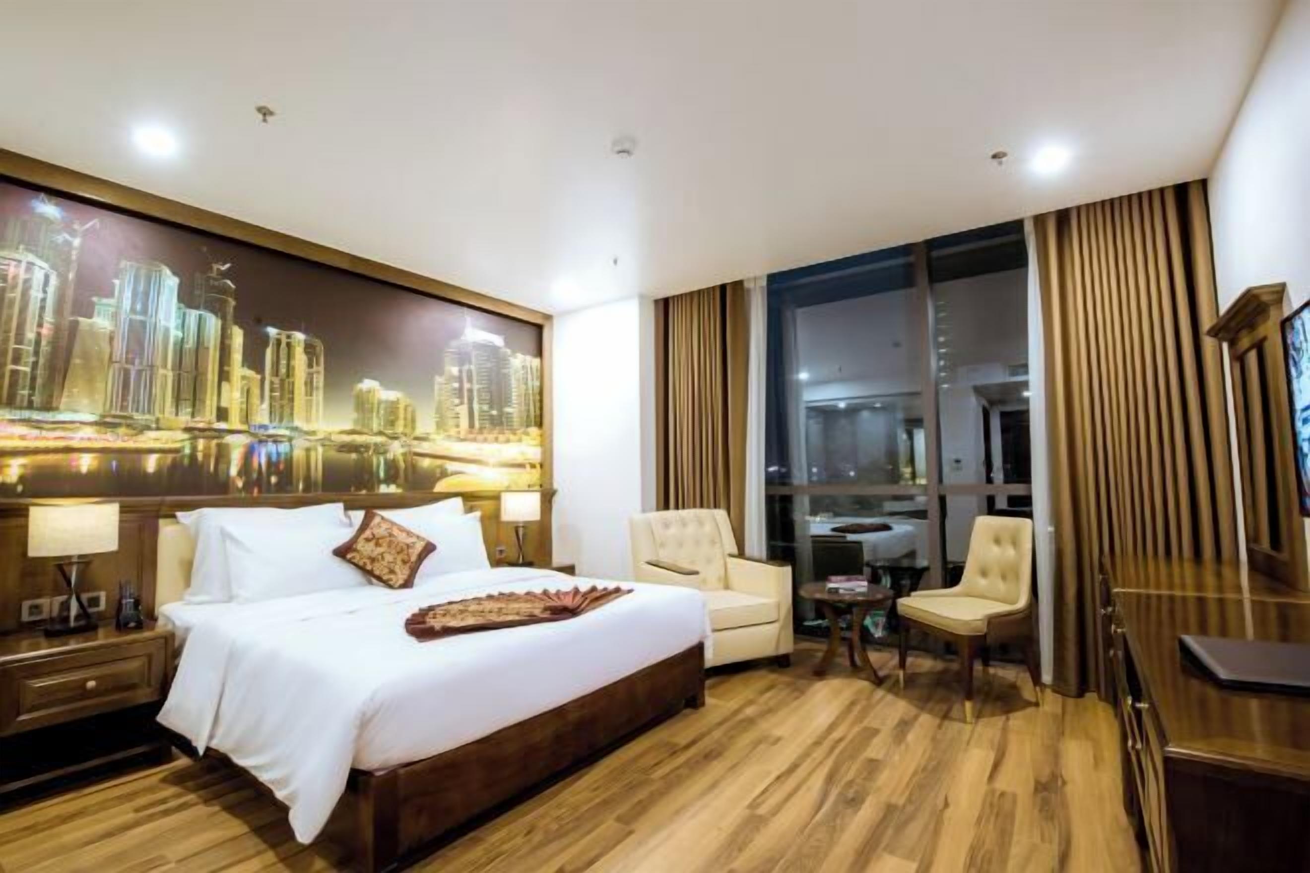 Minibar, in-room safe, desk, free WiFi