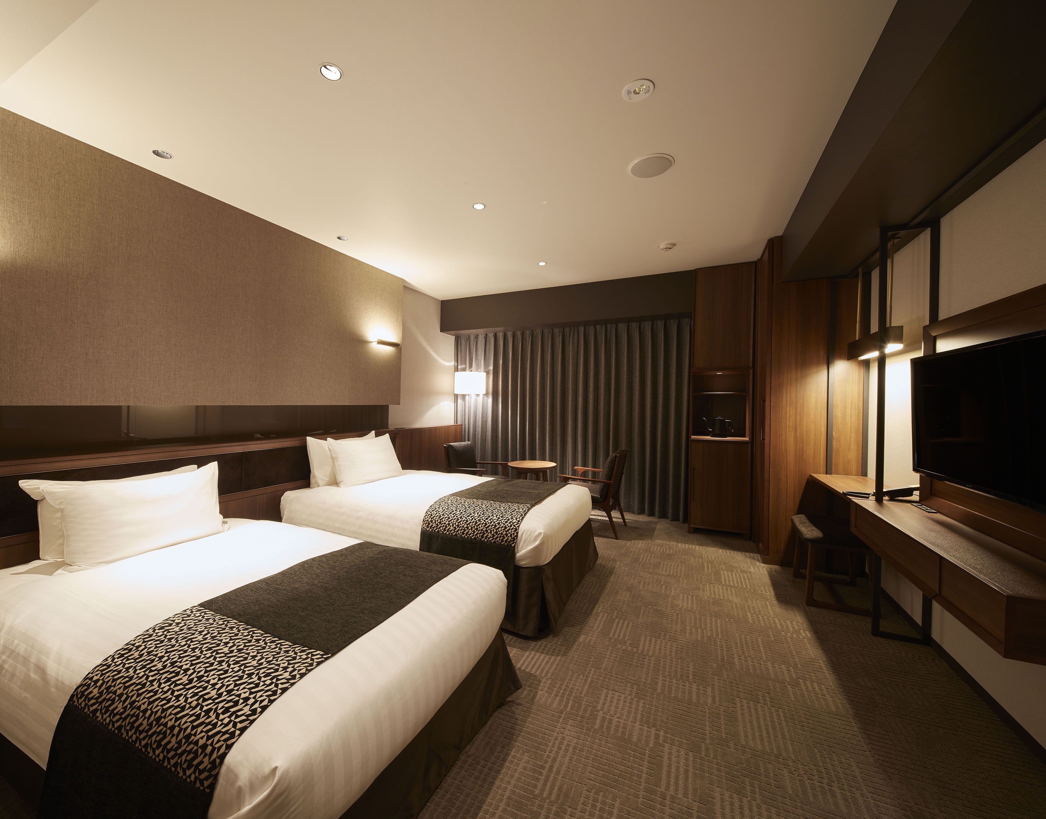 1 bedroom, down duvets, in-room safe, desk