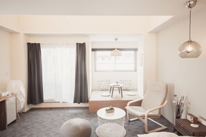 高級客房 (King, Suite) | 起居區 | 平面電視