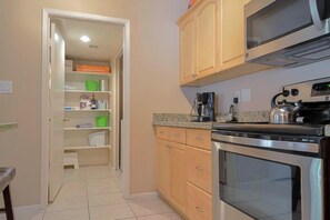 Fridge, microwave, oven, stovetop - Lovely 2 Bed 2 Bath First Floor Condo Scottsdale (Scottsdale)