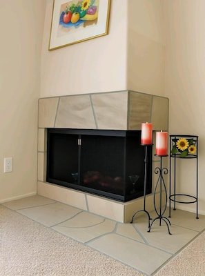 Interior - Lovely 2 Bed 2 Bath First Floor Condo Scottsdale (Scottsdale)