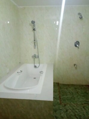 Villa | Baño | Regadera, amenidades de baño gratuitas, toallas 