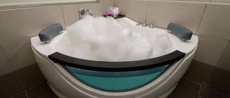 Deluxe-Suite, 1Â King-Bett | Badezimmer