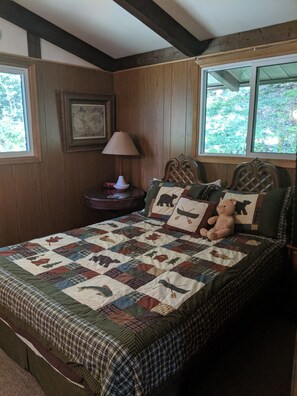 3 chambres, fer et planche à repasser, lit de bébé portatif