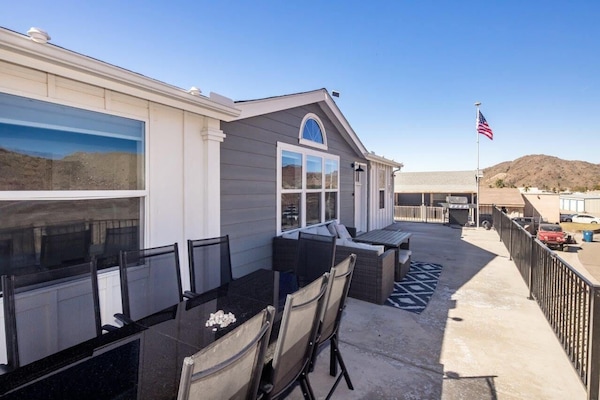 Front patio with AMAZING VIEWS (tons of sitting and bbq on patio)