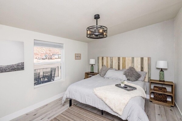 3 bedrooms, iron/ironing board, WiFi, bed sheets