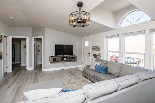 @@@BRAND NEW HOME BEST AMENITIES IN PARKER@@@ AMAZING VIEWS FULLY STOCKED HOME