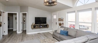 @@@BRAND NEW HOME BEST AMENITIES IN PARKER@@@ AMAZING VIEWS FULLY STOCKED HOME