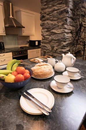 Kjøleskap, mikrobølgeovn, ovn og oppvaskmaskin