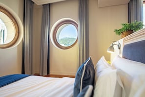 Luxury Studio Suite | Minibar, in-room safe, desk, laptop workspace - Old Bank Hotel (Cape Town)