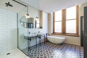 Luxury Studio Suite | Bathroom - Old Bank Hotel (Cape Town)